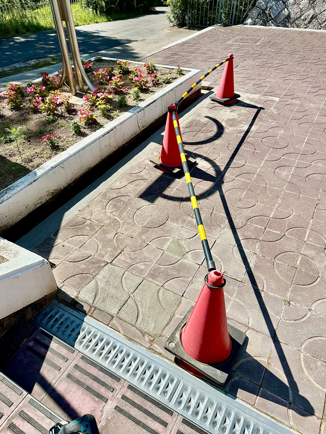 沈下した平板補修工事2